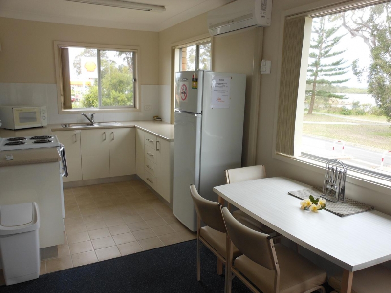 Sun Dial Holiday Units | lodging | 591 Ocean Dr, North Haven NSW 2443, Australia | 0265599371 OR +61 2 6559 9371