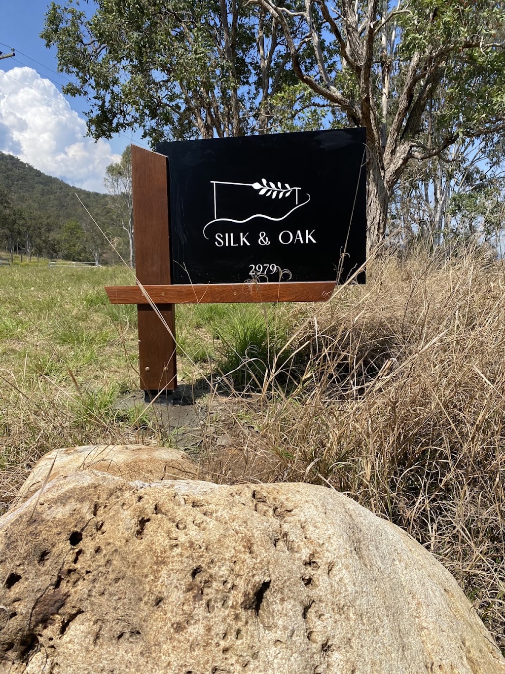 Silk & Oak | 2979 Kerry Rd, Darlington QLD 4285, Australia | Phone: 0419 688 529