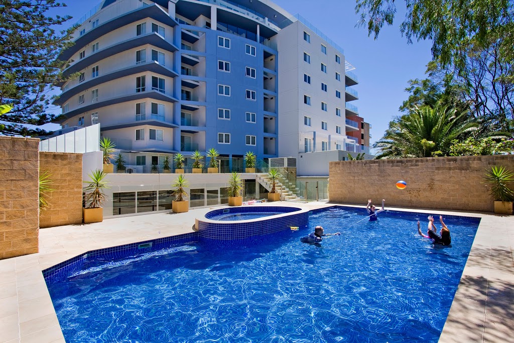 Sandy Cove Apartments | 2/8 Ozone St, The Entrance NSW 2261, Australia | Phone: (02) 4332 7692