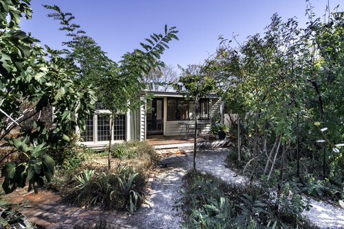 The Bank St Cottage | 9 Bank St, Avenel VIC 3664, Australia | Phone: 0400 902 054