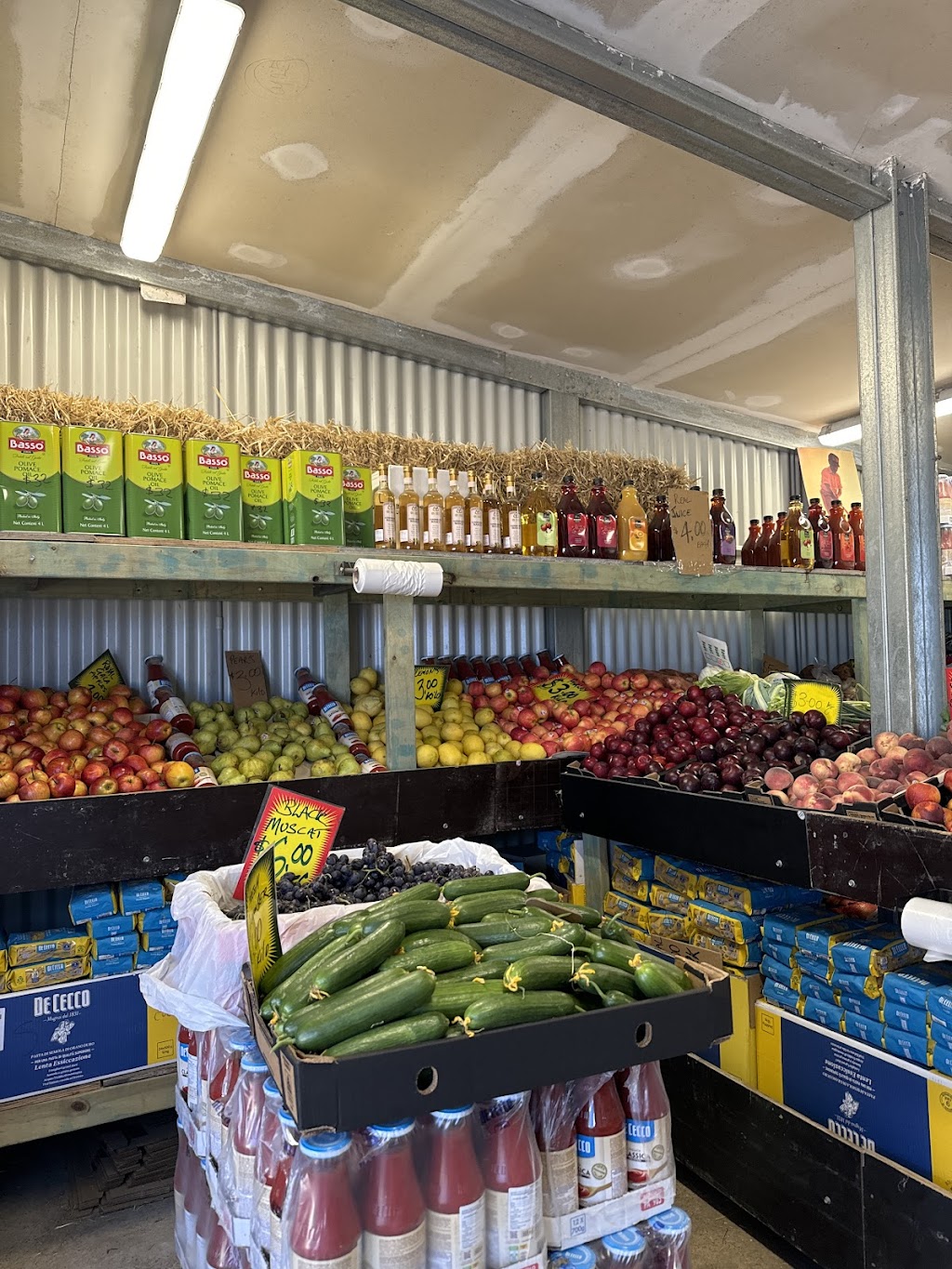 Fresh pick farm fresh | 1569 Elizabeth Dr, Kemps Creek NSW 2178, Australia | Phone: 0412 965 030