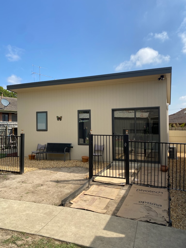 Granny Shacks | Amberly Dr, Drouin VIC 3818, Australia | Phone: 0439 741 733