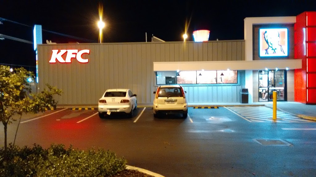 KFC Park Ridge | meal takeaway | Park Ridge Town Centre, 3732-3744 Mount Lindesay Hwy, Park Ridge QLD 4125, Australia | 0738021919 OR +61 7 3802 1919