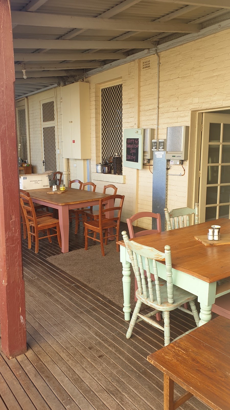 Halls Coffee Cottage | cafe | 86 Whitton St, Narrandera NSW 2700, Australia | 0431696795 OR +61 431 696 795