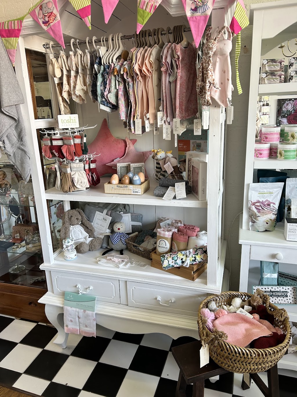 P and Me Flowers and Gifts | Shop 4/28 Lamont St, Bermagui NSW 2546, Australia | Phone: 0491 774 804