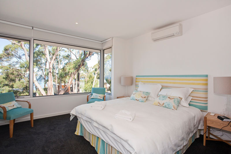 GRAN VISTA Hoilday Home Lorne | lodging | 24A Toorak Terrace, Lorne VIC 3232, Australia | 0352894233 OR +61 3 5289 4233
