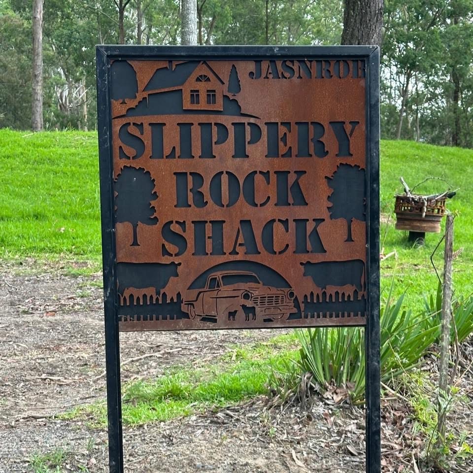 Slippery Rock Shack | 4 Slippery Rock Rd, Martinsville NSW 2265, Australia | Phone: 0425 290 244