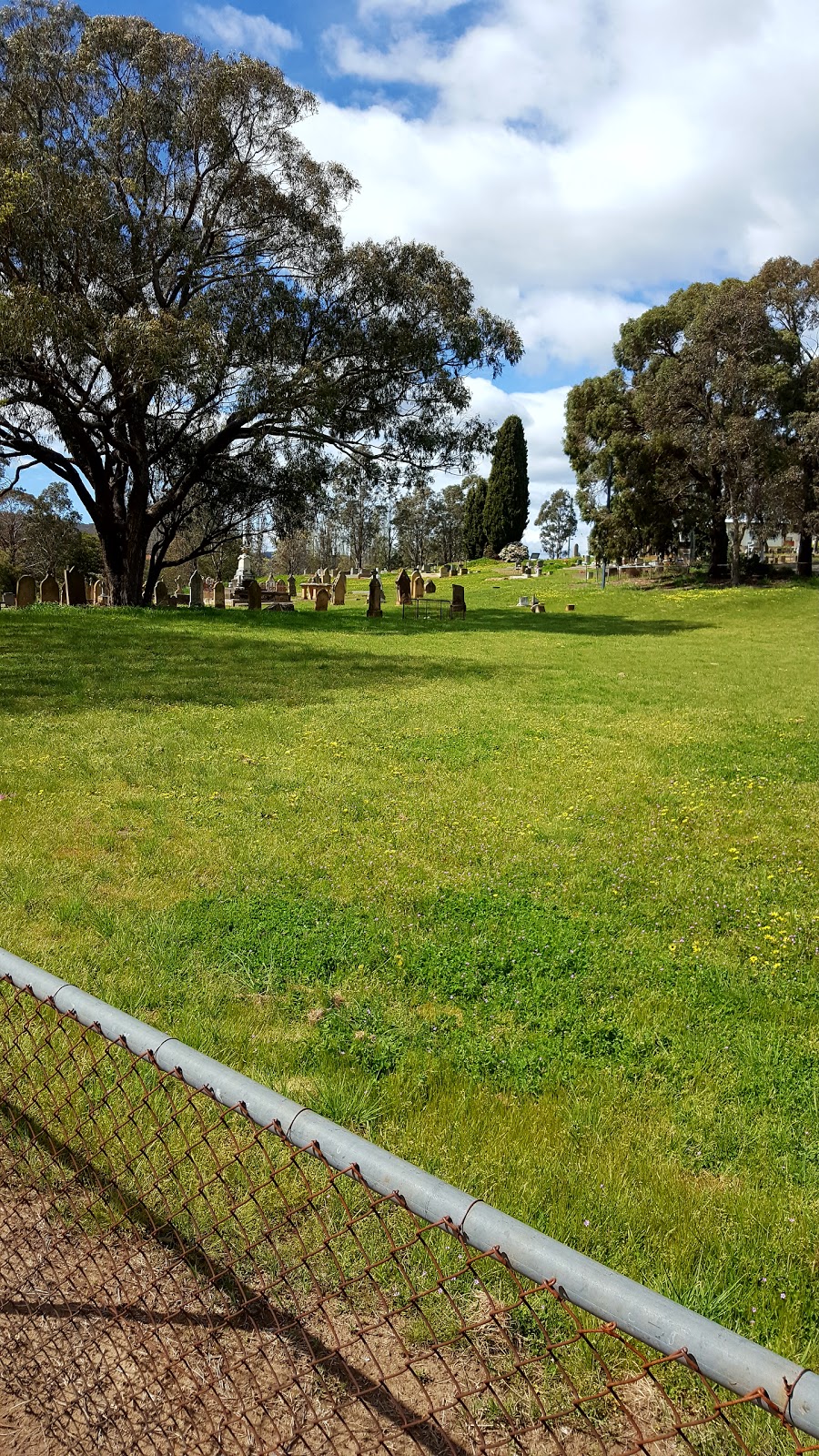 Riverside Cemetery | cemetery | 40 Erin St, Queanbeyan NSW 2620, Australia