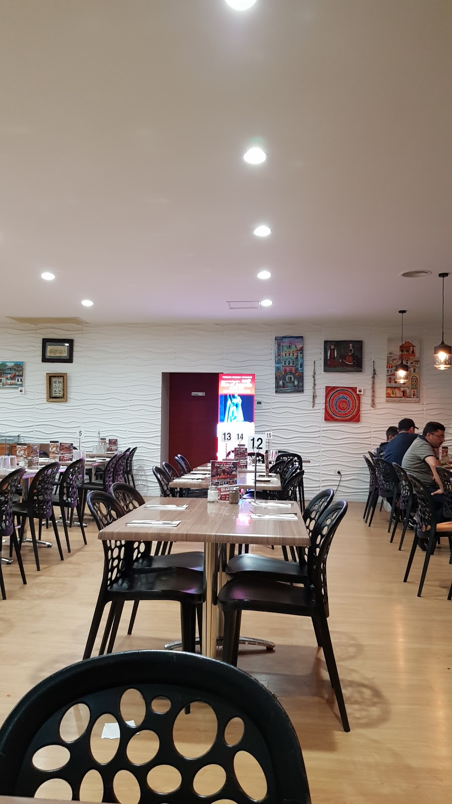 Reis’s Place | restaurant | 4/1350 Pascoe Vale Rd, Coolaroo VIC 3048, Australia | 0393093007 OR +61 3 9309 3007