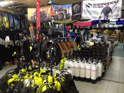 Dive Superstore | store | 215 Scarborough Beach Rd, Mount Hawthorn WA 6016, Australia | 0894431657 OR +61 8 9443 1657