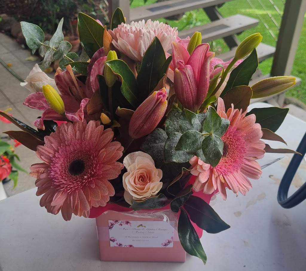 Myees Flowers & Giftbox Boutique Macleay Island | 37 Baracoota St, Macleay Island QLD 4184, Australia | Phone: 0458 922 993