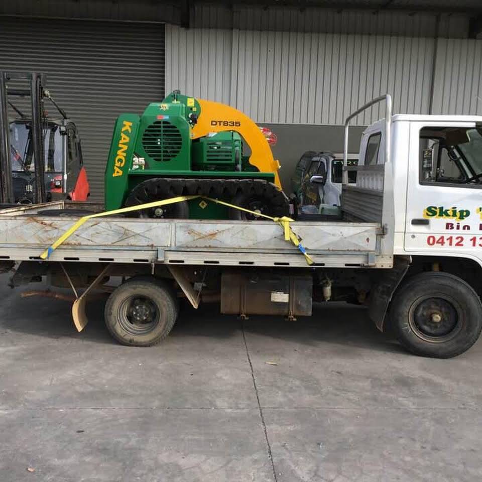 SkipNTip Earthmovers | 14 Cameron Ct, Kurunjang VIC 3337, Australia | Phone: 0412 136 542