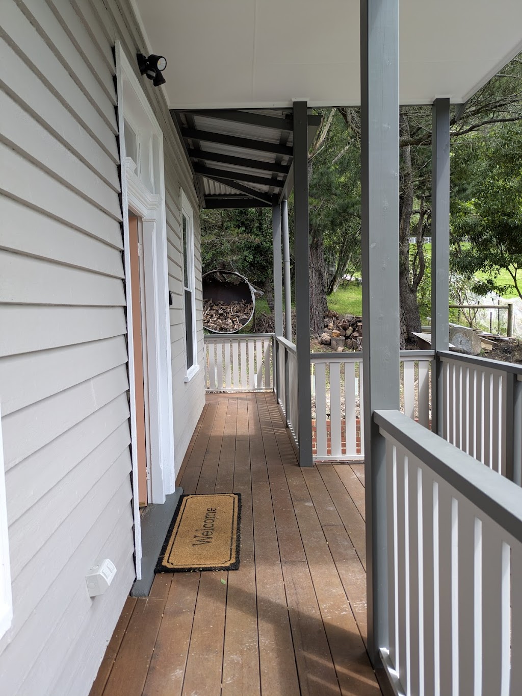 Ferntree Digs Cottage | 20 Ferntree Ave, Warburton VIC 3799, Australia | Phone: 0412 791 407