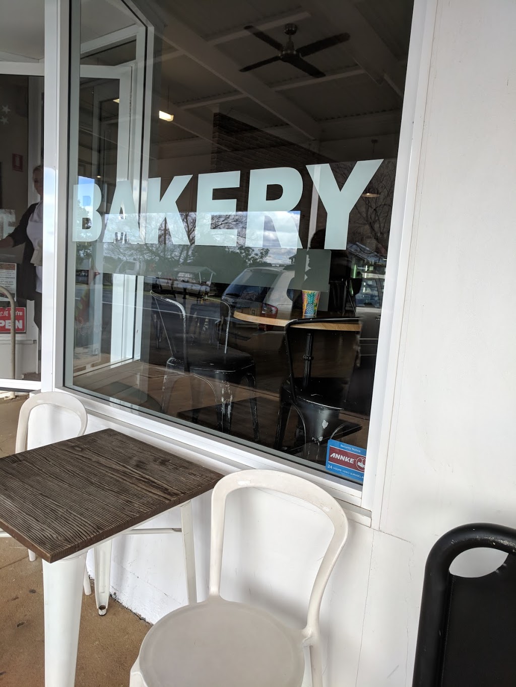 Chads Bakery Cafe | cafe | 88 Bolaro St, Dunedoo NSW 2844, Australia | 0263751677 OR +61 2 6375 1677