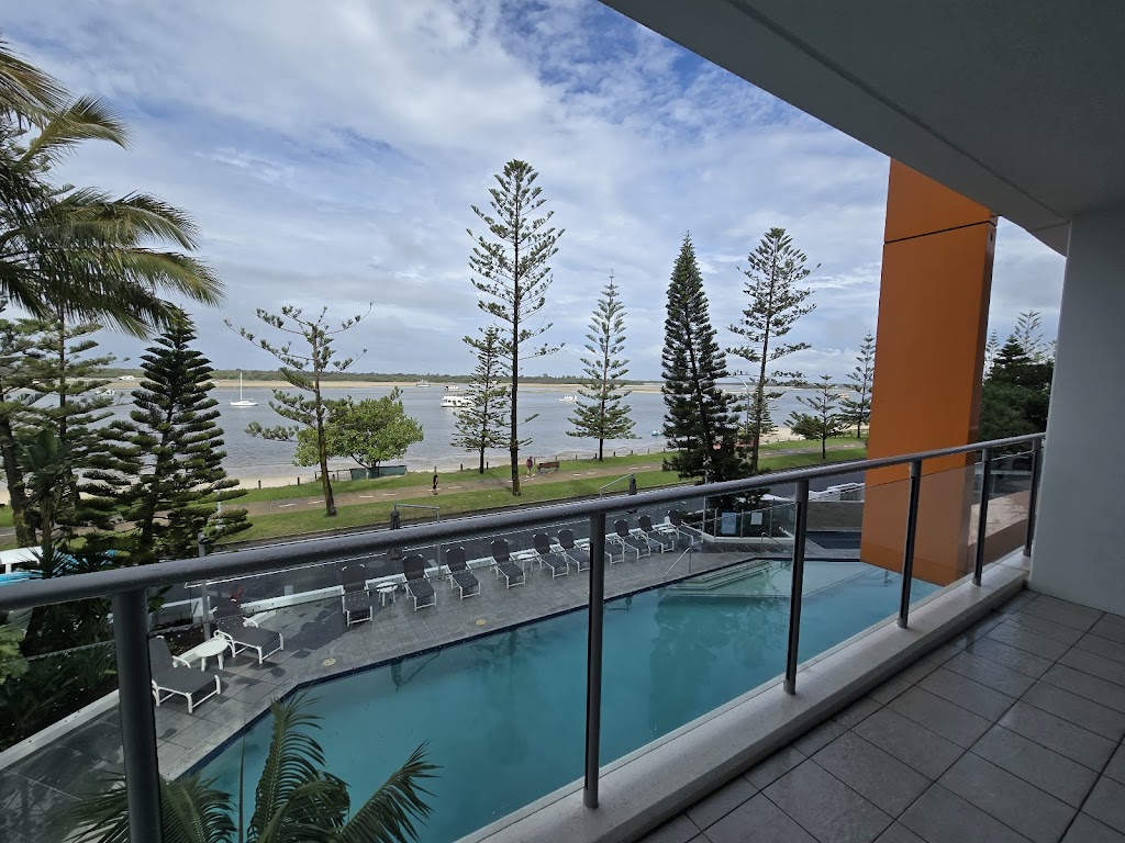 Silvershore Apartments On The Broadwater | 21 Brighton St, Biggera Waters QLD 4216, Australia | Phone: (07) 5500 2000
