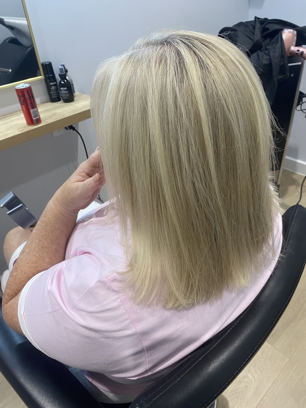 Berry Hair Boutique | 2 Berry Ave, Menangle NSW 2652, Australia | Phone: 0421 785 943