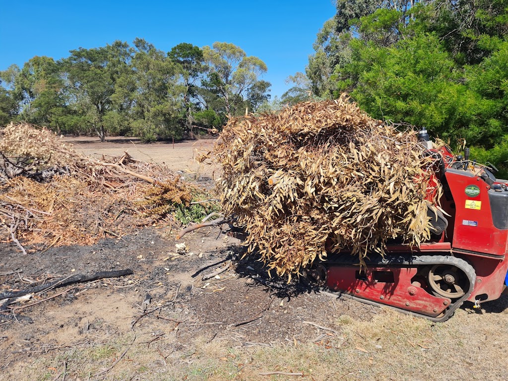 Acreage Lawns and Maintenance | 394 Yankee Flat Rd, Navigators VIC 3352, Australia | Phone: 0436 006 772