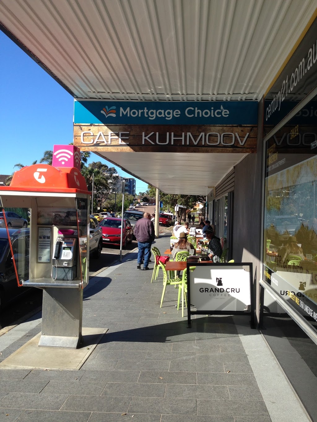 Cafe Kuhmoov | cafe | 1 Ocean Parade, The Entrance NSW 2261, Australia | 0243323013 OR +61 2 4332 3013