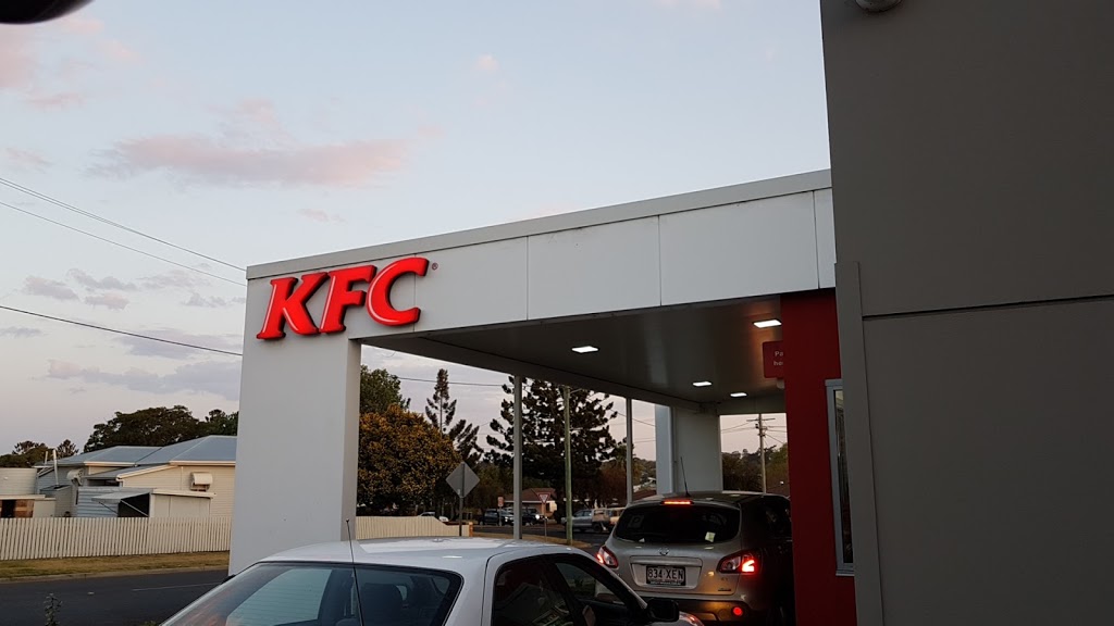 KFC Wilsonton | meal takeaway | 393 Bridge St, Wilsonton QLD 4350, Australia | 0746344640 OR +61 7 4634 4640