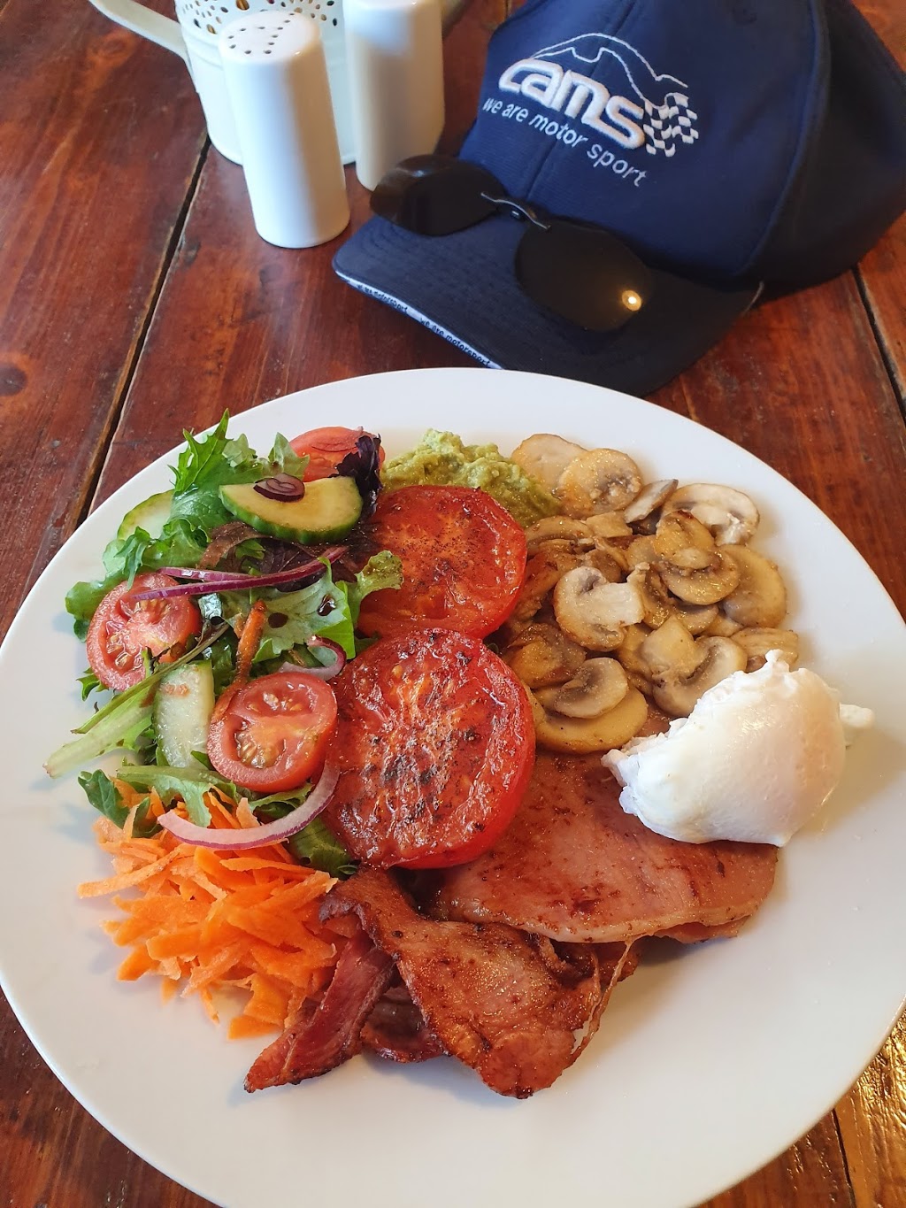 Out the Back Cafe | cafe | 44 Byron St, Inverell NSW 2360, Australia | 0427577618 OR +61 427 577 618