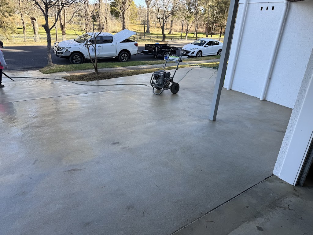 Gardners AquaShine Pressure Washing | 4 Somerville Cl, Armidale NSW 2350, Australia | Phone: 0493 662 824
