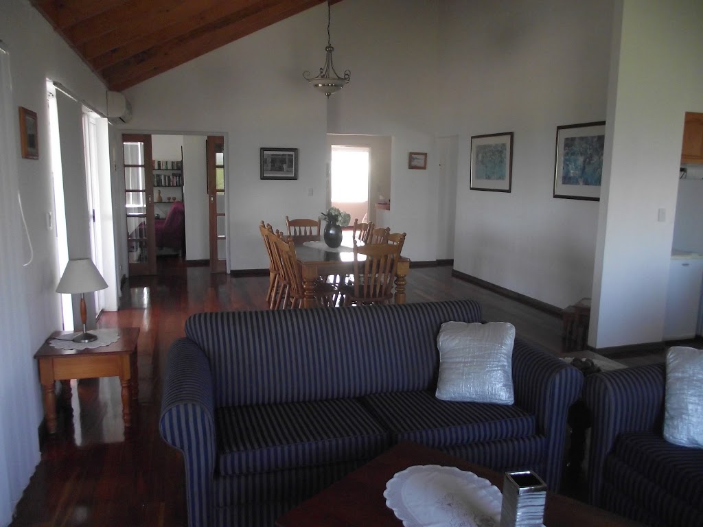 Villa Damore Holiday Home | lodging | 220 Ocean Dr, Quinns Rocks WA 6030, Australia | 0895621340 OR +61 8 9562 1340