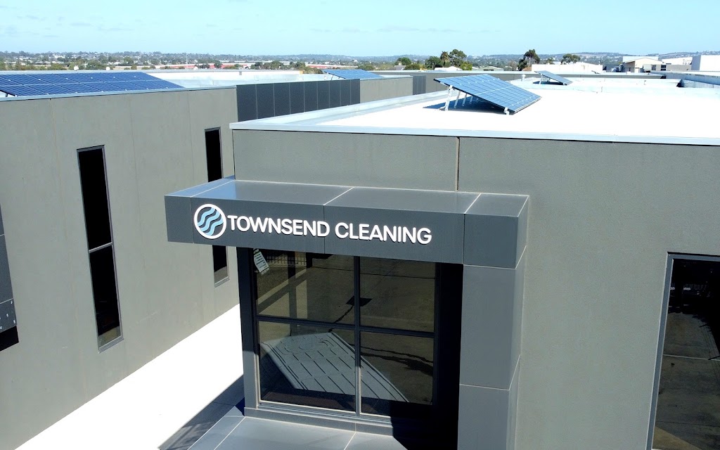 Townsend Cleaning | 10 kadak Pl, Breakwater VIC 3219, Australia | Phone: 0409 236 368