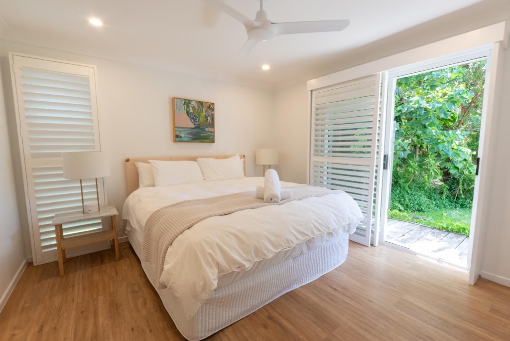 Driftwood on Home Beach | 130 Dickson Way, Point Lookout QLD 4183, Australia | Phone: 0418 859 564