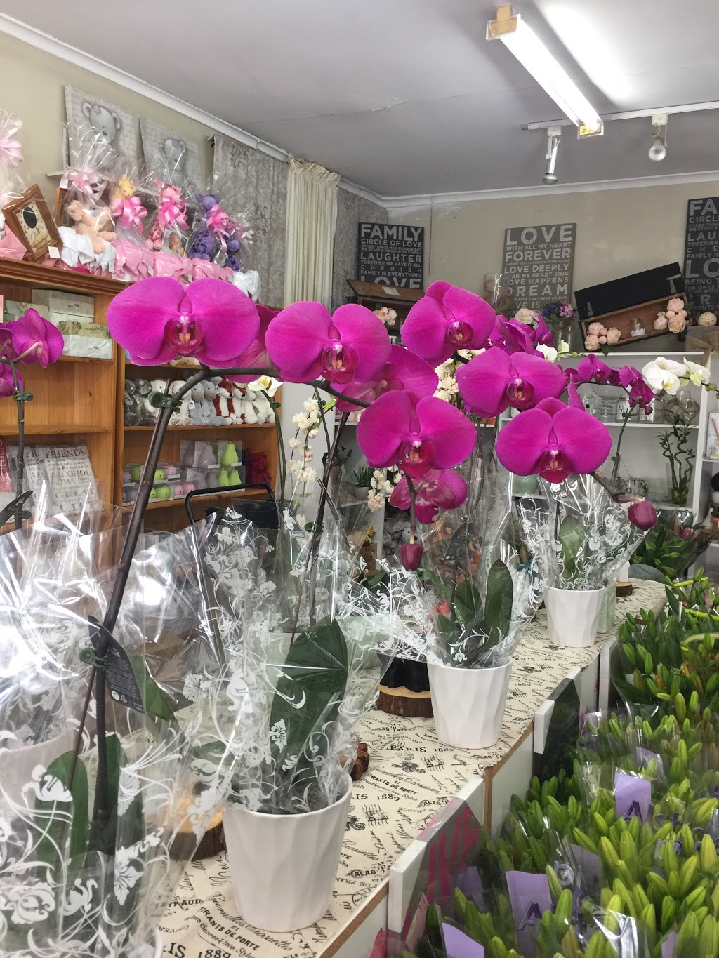 Alitalia Florist | florist | 85 Anderson Rd, Fawkner VIC 3060, Australia | 0393592962 OR +61 3 9359 2962