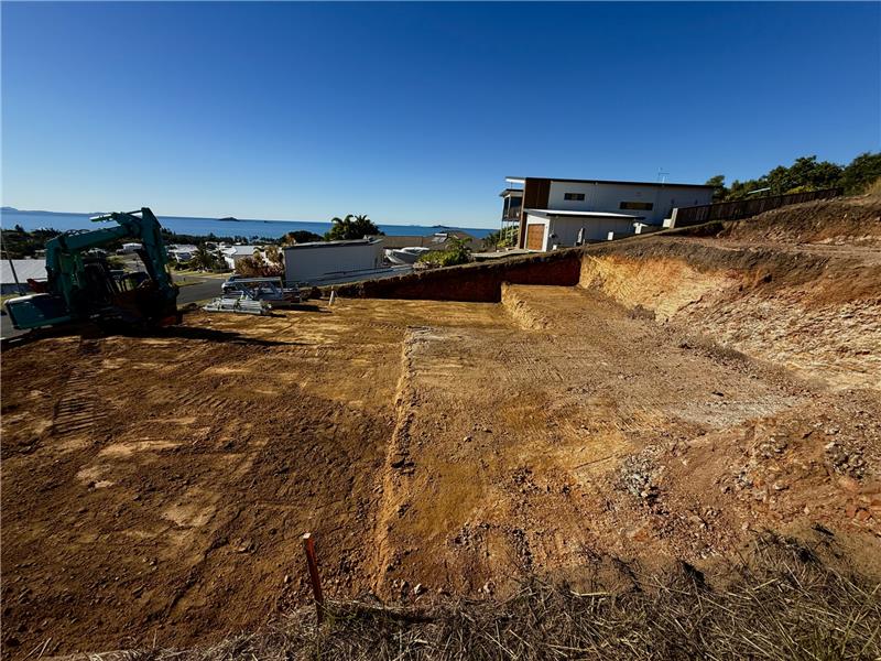 Keppel Bay Earthworx | 14 Greer St, Meikleville Hill QLD 4703, Australia | Phone: 0437 990 899