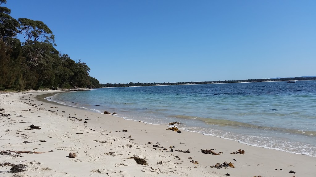 Bayside Beach House Vincentia, Jervis Bay | lodging | 30 Plantation Point Parade, Vincentia NSW 2540, Australia | 0406319318 OR +61 406 319 318
