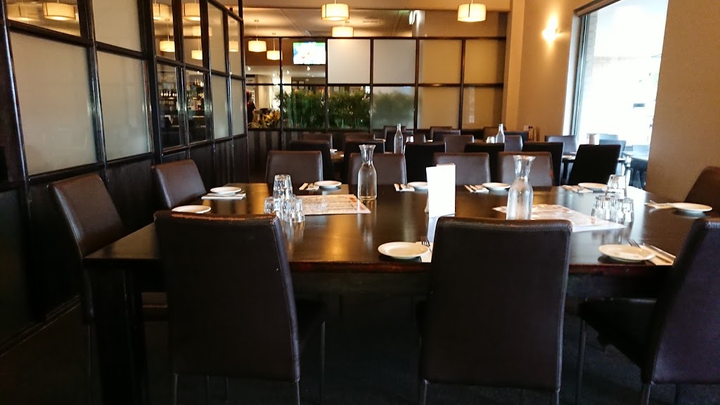 Churchill Hotel | restaurant | 1 Balfour Pl, Churchill VIC 3842, Australia | 0351221800 OR +61 3 5122 1800