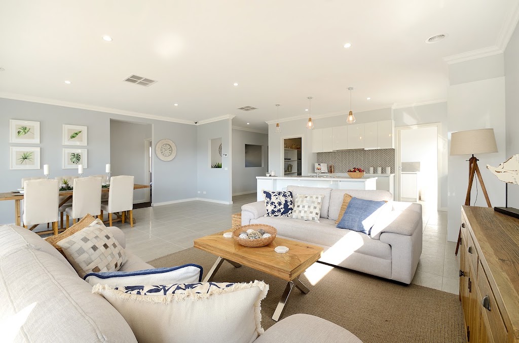 Premier Traditional Homes - Clyde North Berwick Waters | Lot 213/14 Littleshore Cres, Clyde North VIC 3978, Australia | Phone: 1300 773 643