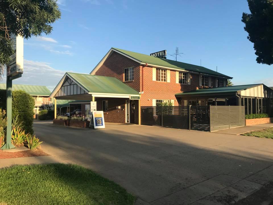 The Crossing Motel | lodging | 39 Seignior St, Junee NSW 2663, Australia | 0269243255 OR +61 2 6924 3255