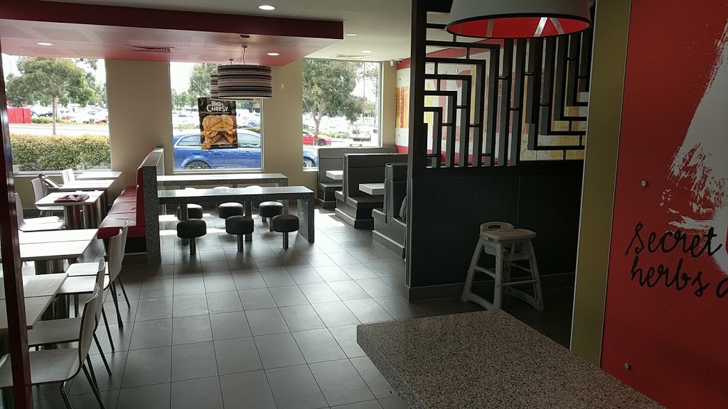 KFC Roxburgh Park | 230 Somerton Rd, Roxburgh Park VIC 3064, Australia | Phone: (03) 9303 9545