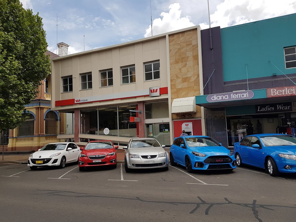 Westpac Branch | bank | 68-70 Byron St, Inverell NSW 2360, Australia | 0267200888 OR +61 2 6720 0888