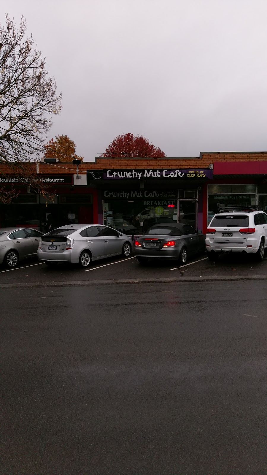 Crunchy Nut Cafe | cafe | 122 Main Rd, Monbulk VIC 3793, Australia | 0397520288 OR +61 3 9752 0288