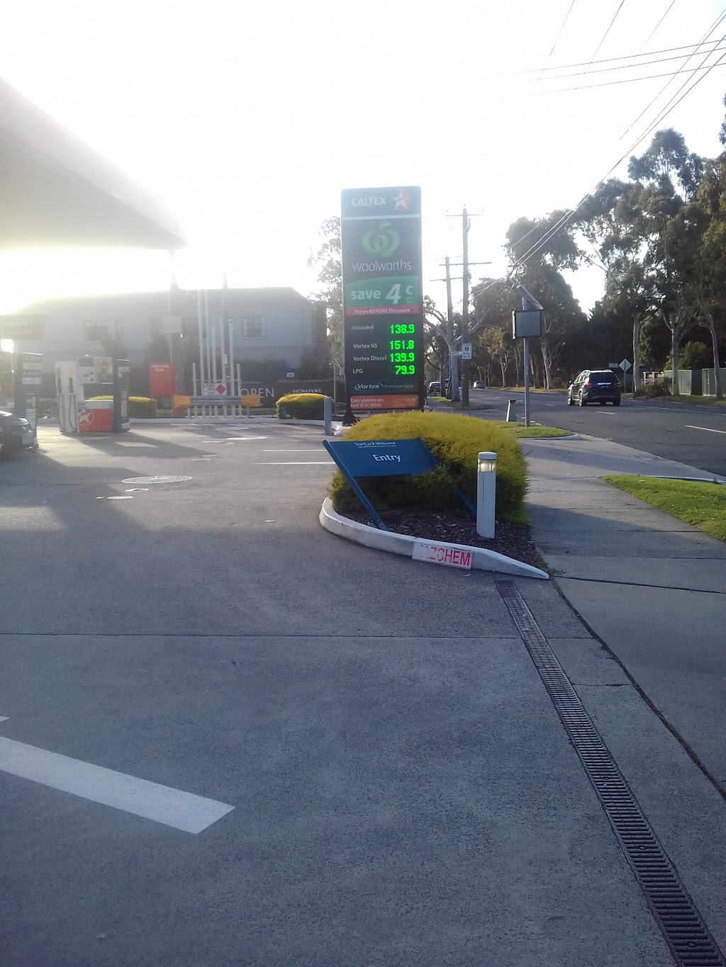 Caltex Woolworths | 676 High St Rd, Glen Waverley VIC 3150, Australia | Phone: 1300 655 055