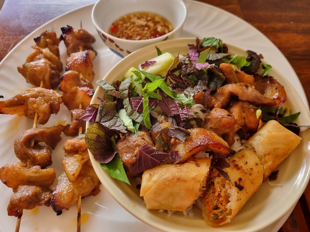 Em Kitchen "the Retro" | 34 Canaipa Rd, Russell Island QLD 4184, Australia | Phone: 0434 107 228