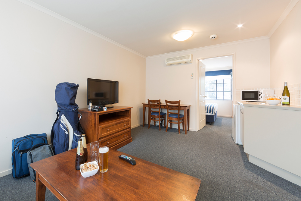 Canberra Parklands Central Hotel Apartments | lodging | 6 Hawdon Pl, Dickson ACT 2602, Australia | 0262627000 OR +61 2 6262 7000