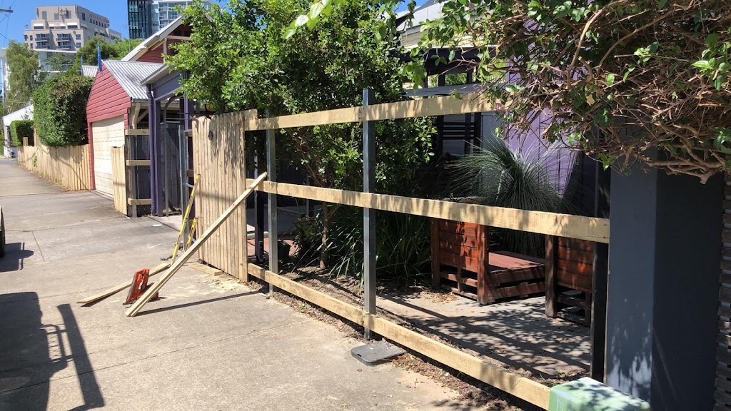 Know A Fence | 21 Longlands St, Brisbane City QLD 4169, Australia | Phone: 0414 443 194