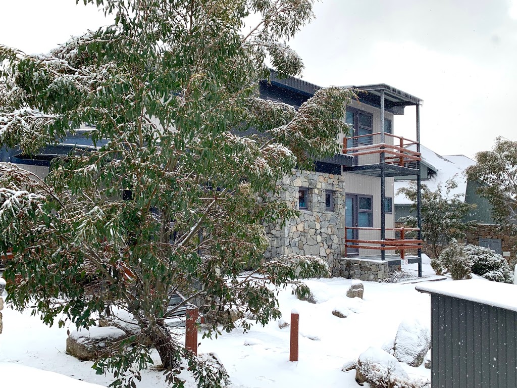 Gunyang Ski Lodge | lodging | 4 Chimneys Way, Kosciuszko National Park NSW 2625, Australia | 0418502599 OR +61 418 502 599