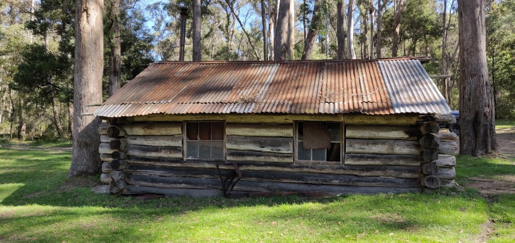 Kennedy’s Hut | lodging | J P Gap Track, Dartmouth VIC 3701, Australia