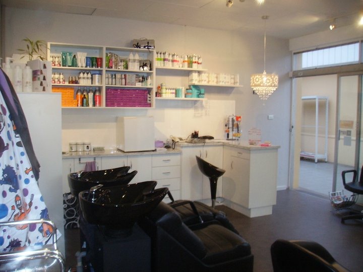 Keiraville Cut n Curl | 3/213 Gipps Rd, Keiraville NSW 2500, Australia | Phone: (02) 4229 8947