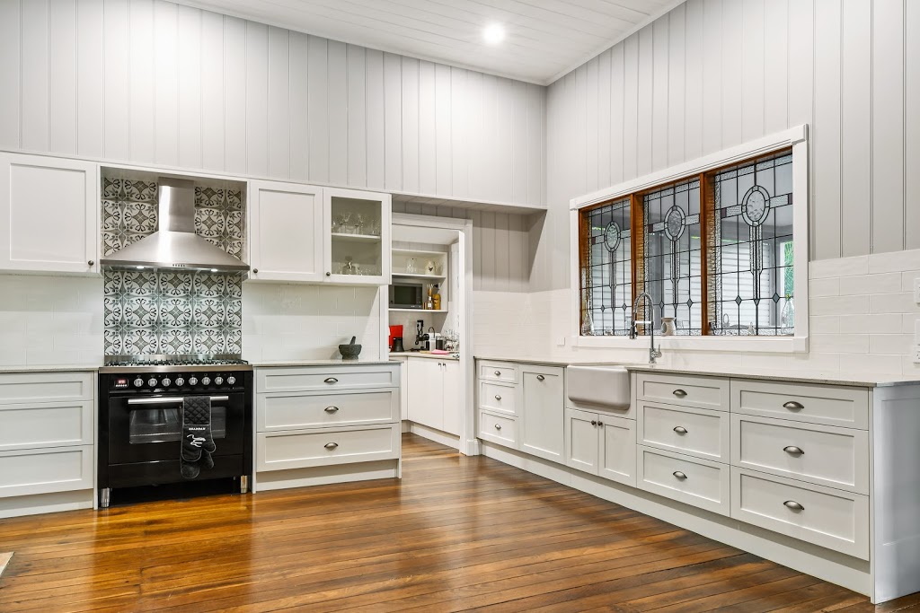 Designer Living Kitchens | home goods store | 14 Mildon Rd, Tuggerah NSW 2259, Australia | 0243535111 OR +61 2 4353 5111