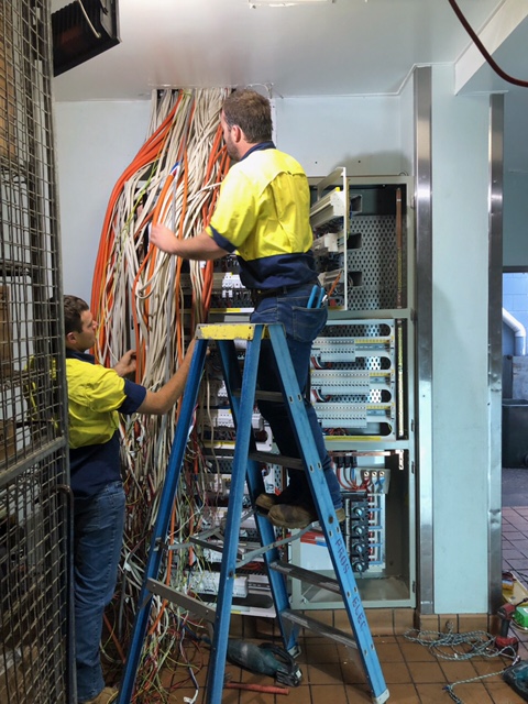 Proserpine Electrical Service | electrician | 2 Holmes St, Proserpine QLD 4800, Australia | 0749451139 OR +61 7 4945 1139