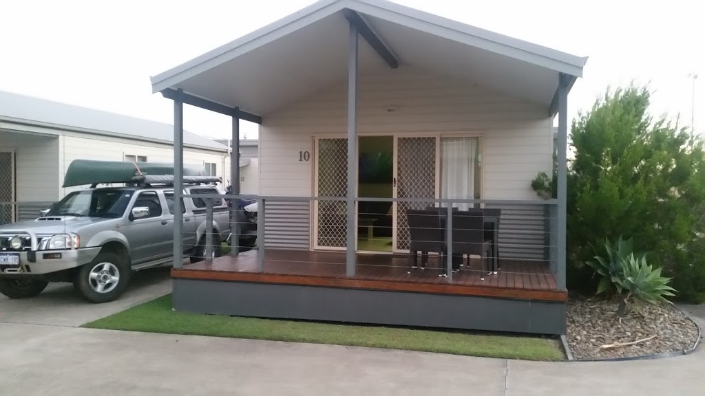 The Bowlo Holiday Cabins | rv park | 2 Beech St, Evans Head NSW 2473, Australia | 0266824343 OR +61 2 6682 4343