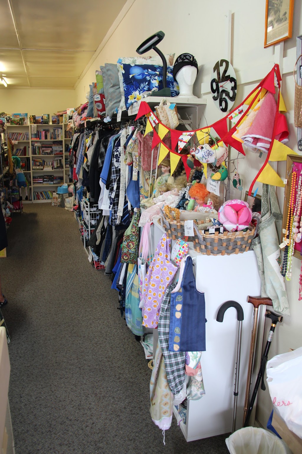 St Pauls Thrift Shop | 47 Mitchell St, Stockton NSW 2295, Australia | Phone: (02) 4920 1763