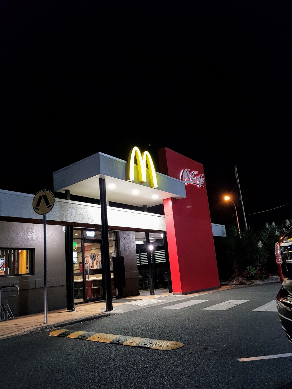 McDonalds Arana Hills | meal takeaway | 2/161 Dawson Parade, Keperra QLD 4054, Australia | 0733559522 OR +61 7 3355 9522