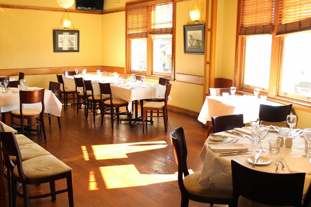 Harbour View Hotel | restaurant | 18 Lower Fort St, Dawes Point NSW 2000, Australia | 0292524111 OR +61 2 9252 4111